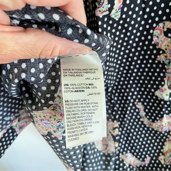 Chico's Size 1 Black Polka Dot Elephants Button Up Shirt No Iron Stain Sheild - Picture 11 of 14